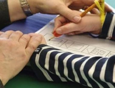 EOΠΥΥ: Στάση πληρωμών για θεραπείες ειδικής αγωγής